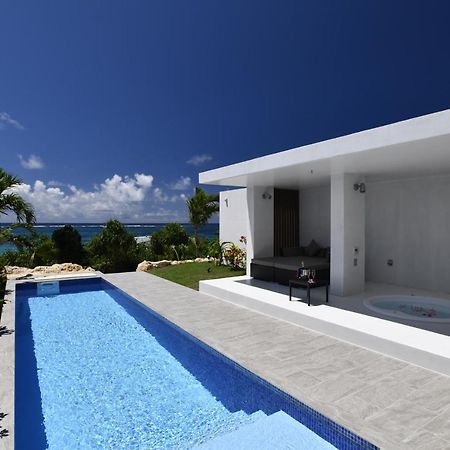 Feliz Villa Suite Miyakojima Ueno Exteriör bild