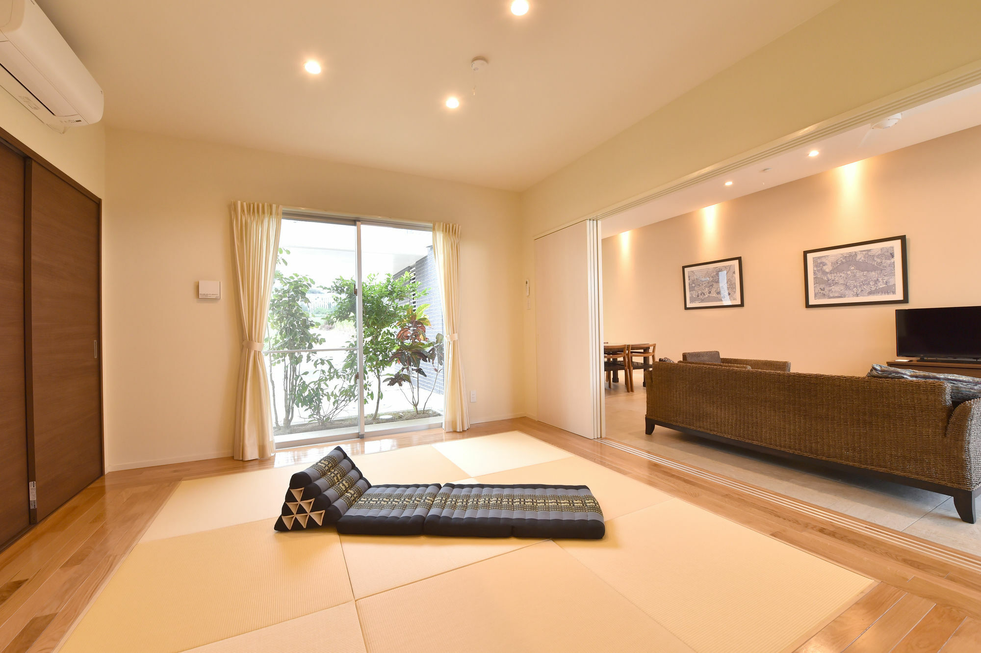 Feliz Villa Suite Miyakojima Ueno Exteriör bild