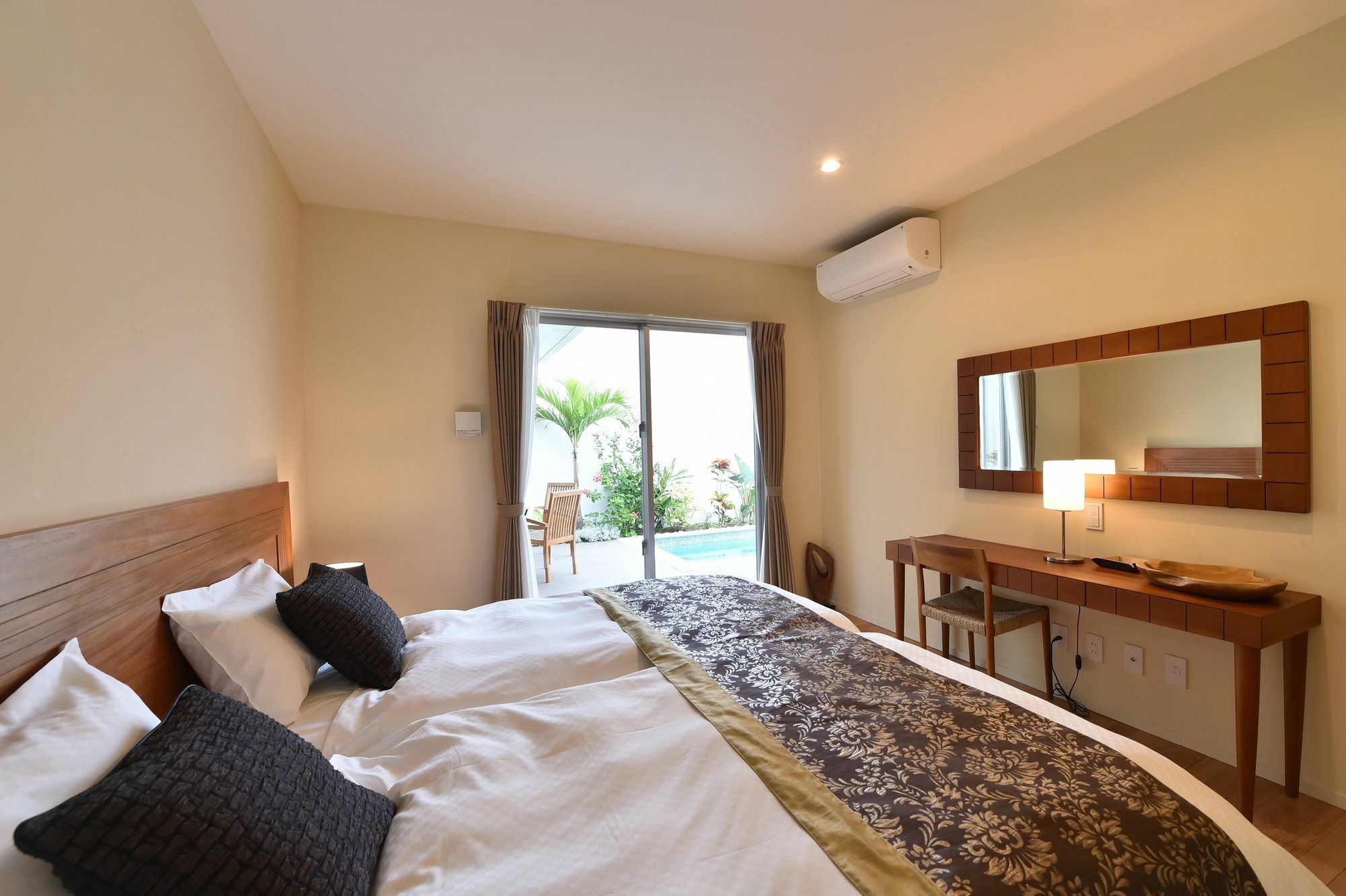 Feliz Villa Suite Miyakojima Ueno Exteriör bild